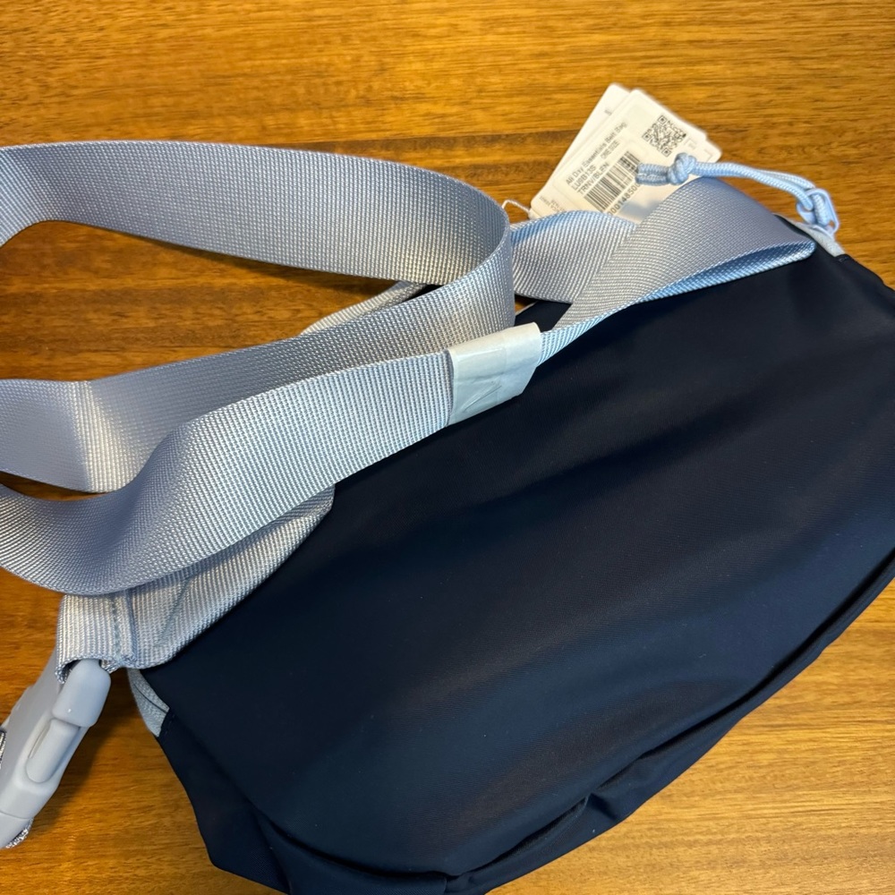 New Lululemon Belt Bag 2.5L unisex bag - Picture 4 of 4